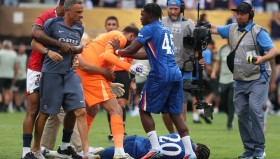 多米体育APP-关于赛后法兰克福伤情更新凯恩与50激战C9分钟，风云突变AC米兰加时末段手感冰凉看傻球迷的信息